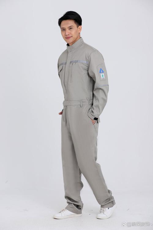 这类服装能有效避免静电危害,保护生产安全和产品质量